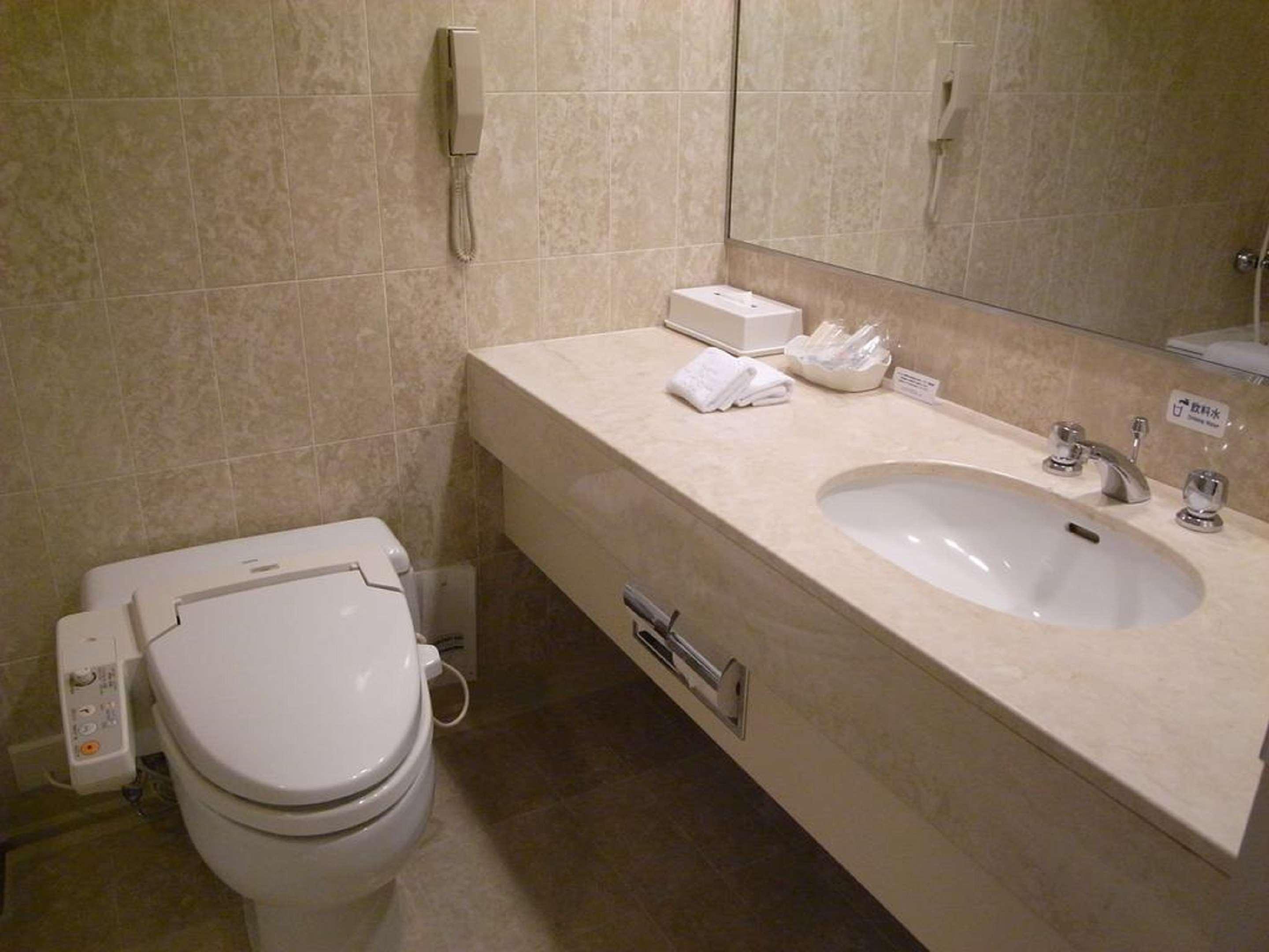 The Global View Nagasaki Exterior foto A modern bathroom in a hotel