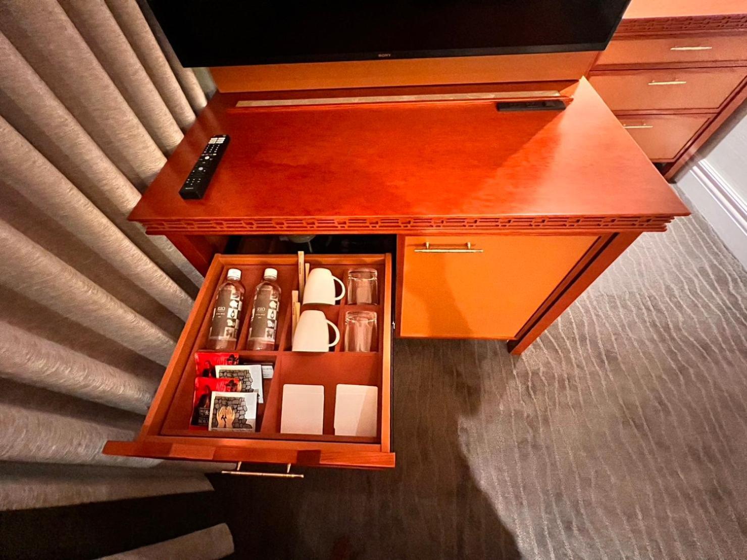 The Global View Nagasaki Exterior foto A hotel room's mini-bar