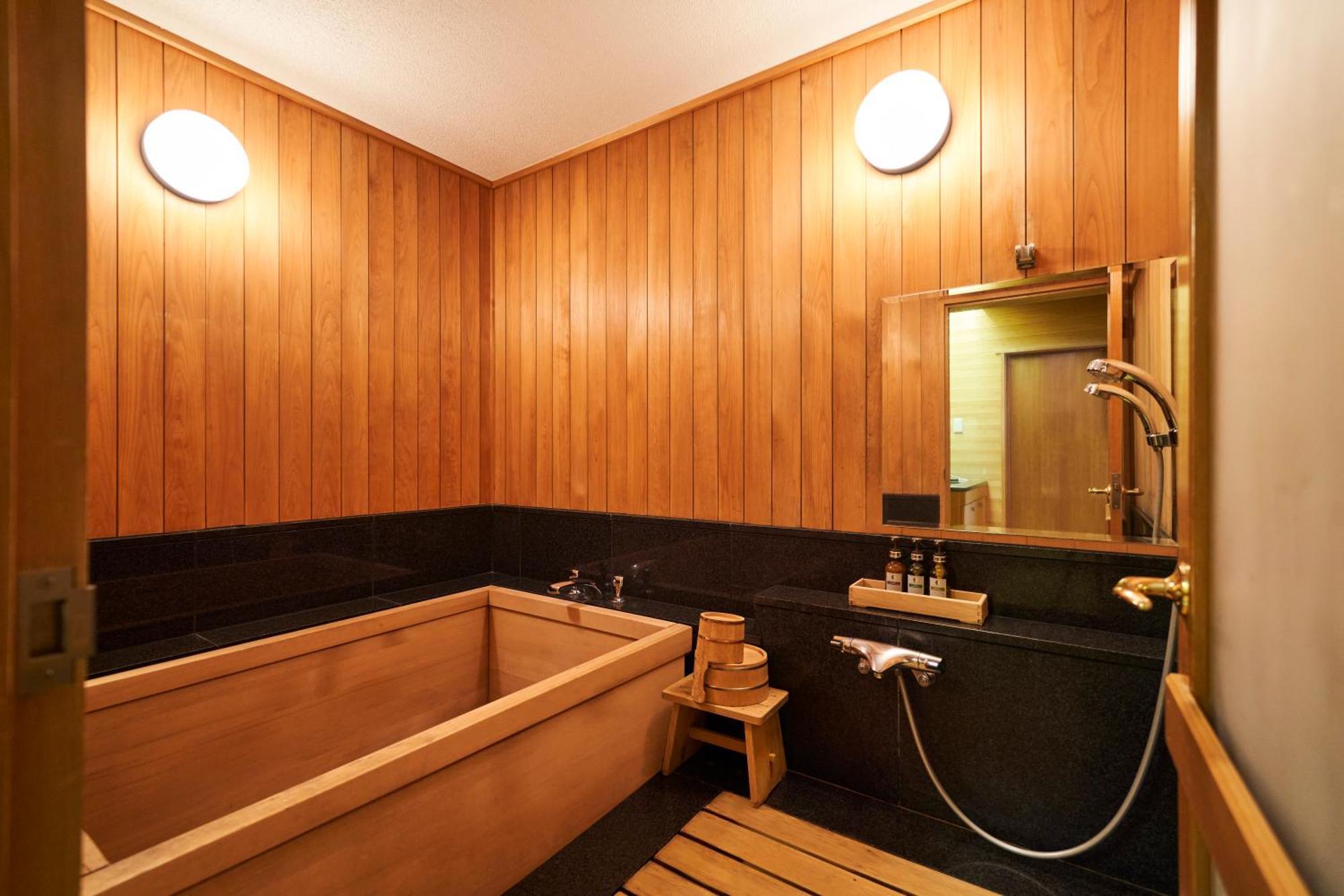 The Global View Nagasaki Exterior foto A traditional Japanese bathroom